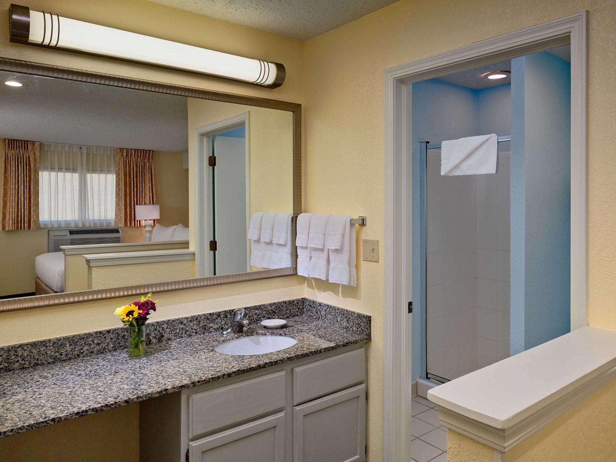 Sonesta Simply Suites Cleveland Airport Middleburg Heights Exterior foto