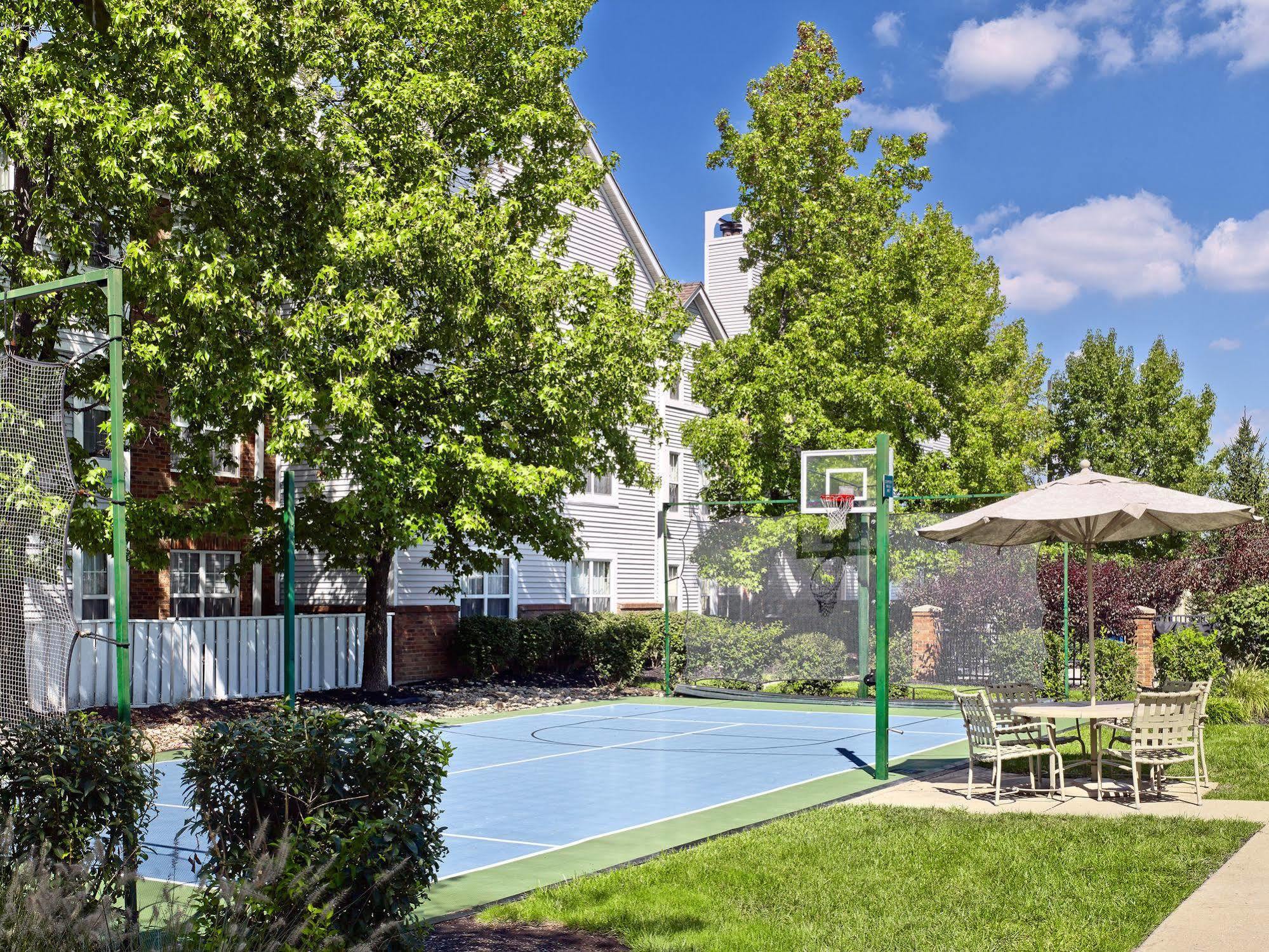 Sonesta Simply Suites Cleveland Airport Middleburg Heights Exterior foto